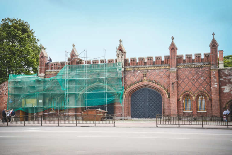 2.Restoration-works-of-the-facade-of-the-Friedland-Gate.-September-2020-768x513.jpg